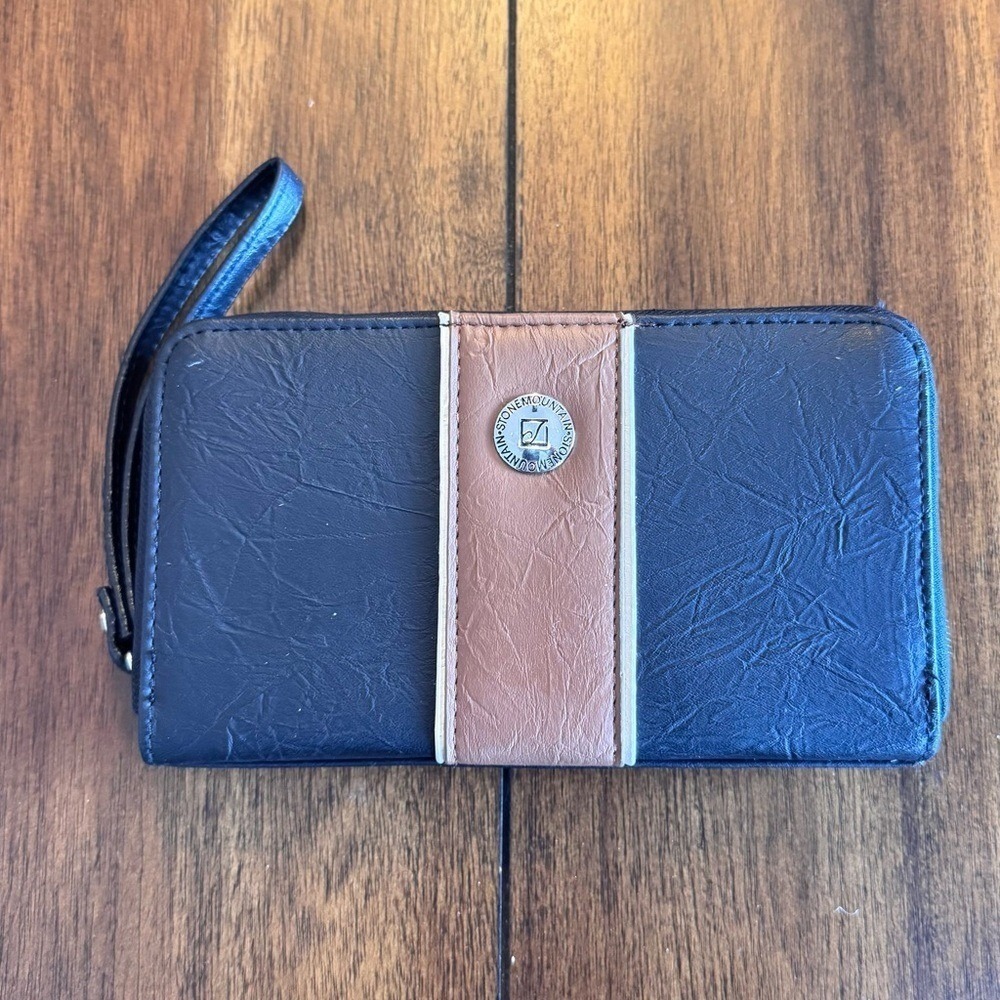 Stone Mountain Black‎ Brown Leather Wrist Strap Wallet Portable Charger